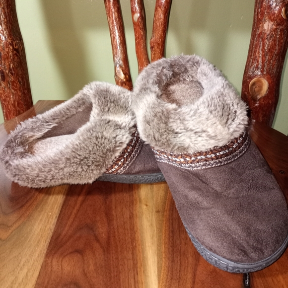 Isotoner Slippers